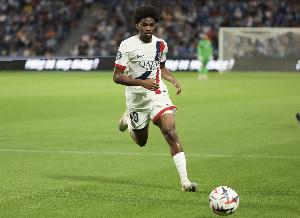 B体育-姆巴耶谈巴黎6-1逆转：对胜利感到很高兴，布拉德利助我进球