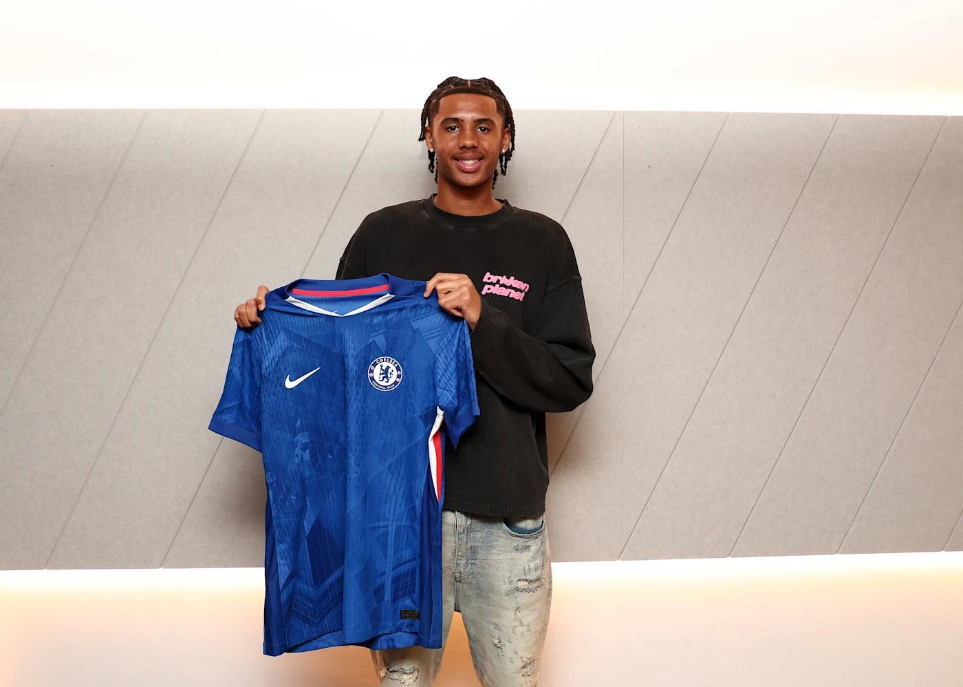 B体育-官方：切尔西与18岁后卫苏布洛耶续约至2030年